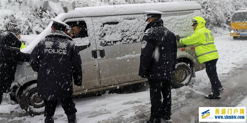 望巴蜀酉阳下雪啦!下得那么深,下得那么认真……(图6) 望巴蜀酉阳下雪啦!下得那么深,下得那么认真……(图6)