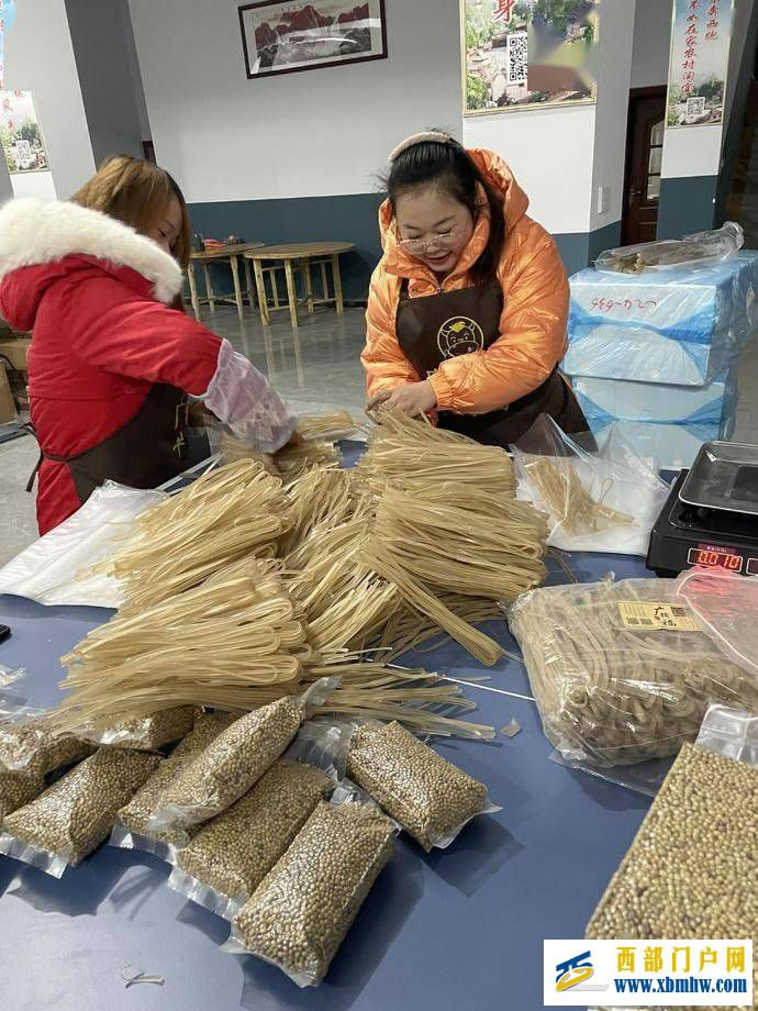 乡村振兴看彭水年货节助力彭水农产品“走出去”(图2) 乡村振兴看彭水年货节助力彭水农产品“走出去”(图2)