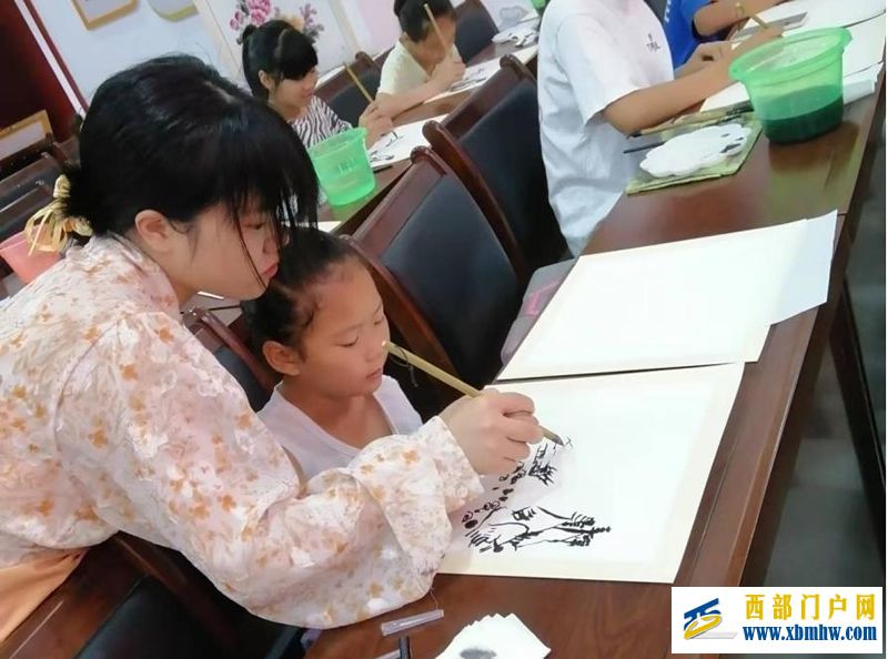 成都市温江区寿安镇关工委开展少儿公益国画课程—山里人家(图2) 2.jpg