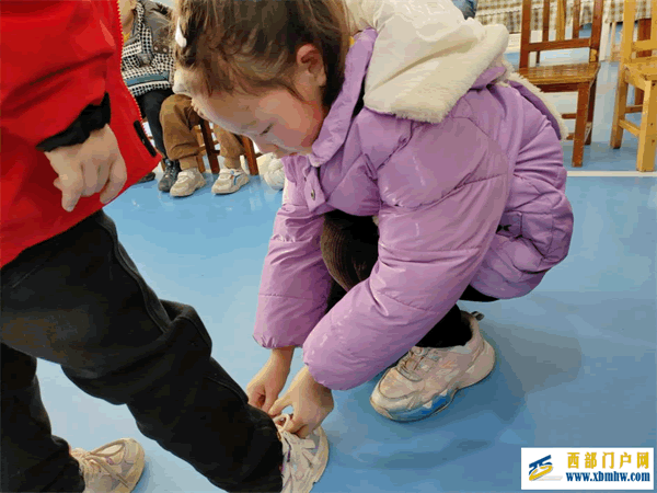 刀坝镇中心幼儿园“学习雷锋精神”活动(图2) 图片9.png