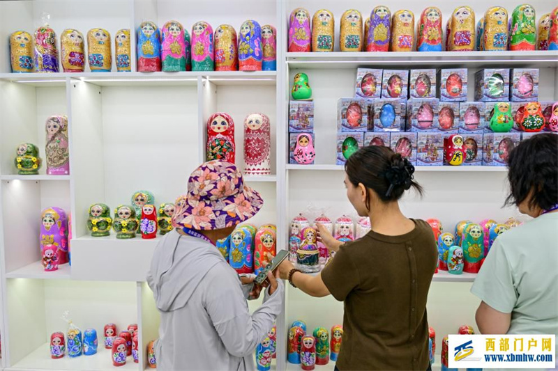 新疆霍尔果斯：跨境游、购物游火热(图8)