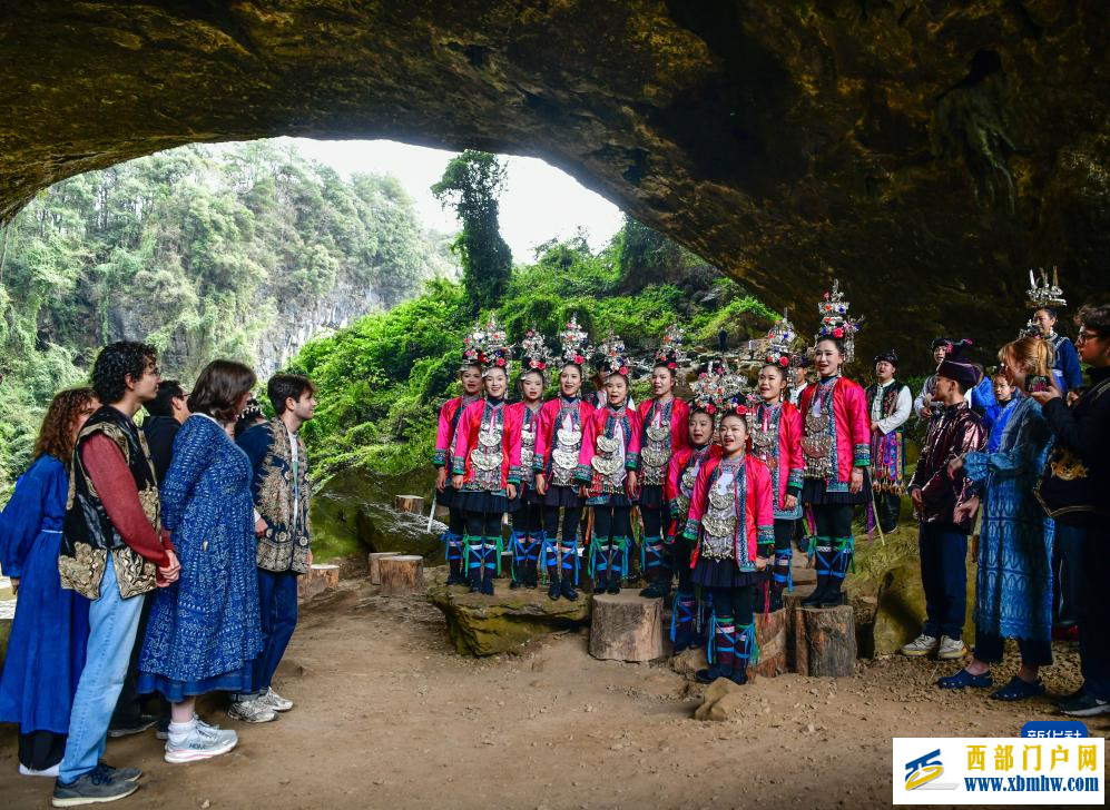 侗族大歌与阿卡贝拉和鸣 唱响中美民心相通乐章(图3)